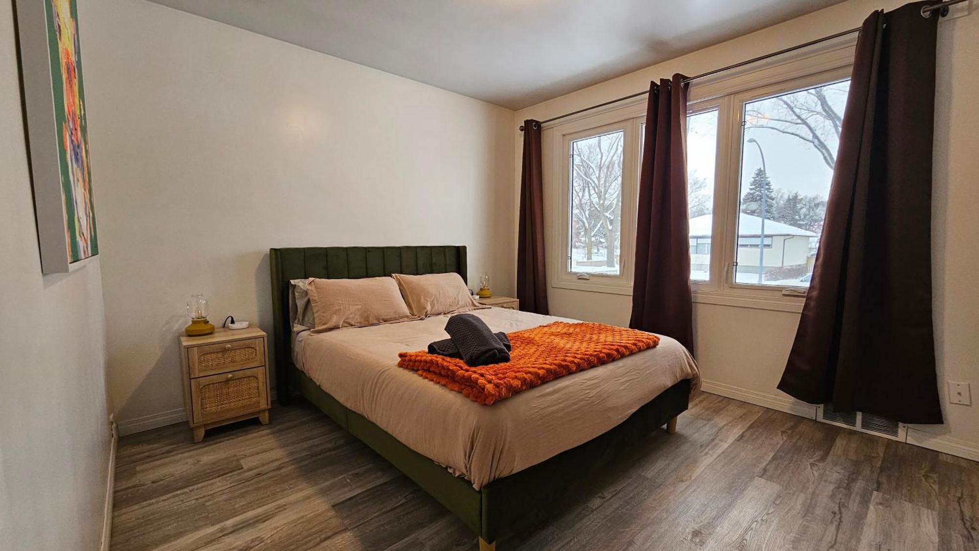 Retro Retreat - 3Bdr, 1 Bath, Close To City Center Apartamento Edmonton Exterior foto